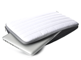 Incipio Nylon Sleeve for MacBook Pro 17"