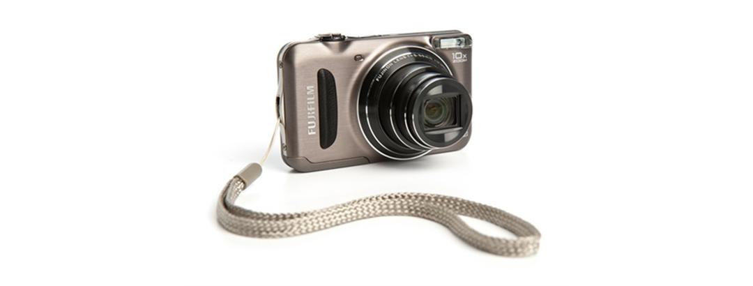 Fujifilm 14MP Digital Camera with 10x Optical Zoom, 2.7 inch LCD Screen, 720p HD Video