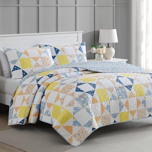 MARTHA STEWART Full Queen Size Quilt Bedding Set - 3 Piece, Soft Washed Microfiber, Bedspread, Reversible, All Season, 1 Quilt, 2 Standard Pillow Shams, White & Blue, Kite Ditsy Patchwork Print