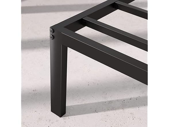 ZINUS Yelena 14 Inch Metal Platform Bed