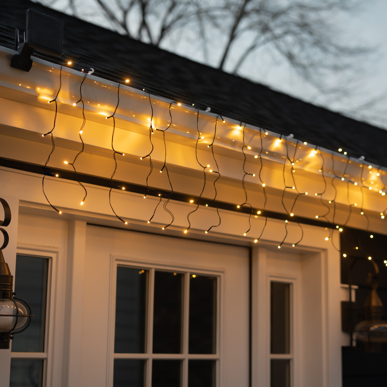 Droplite Solar 110 LED Curtain String Light - Gallery 15
