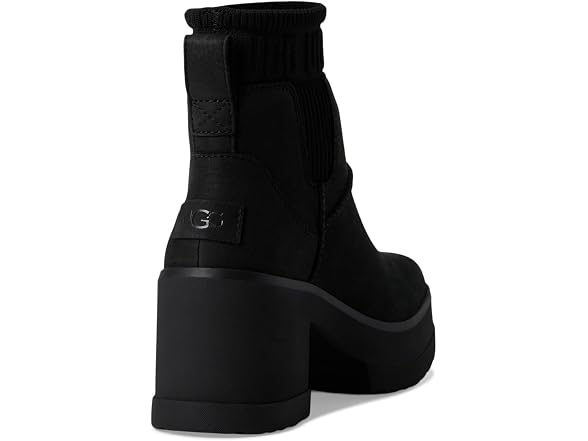 UGG Women's Moxy Chelsea Boot, Black, 5.