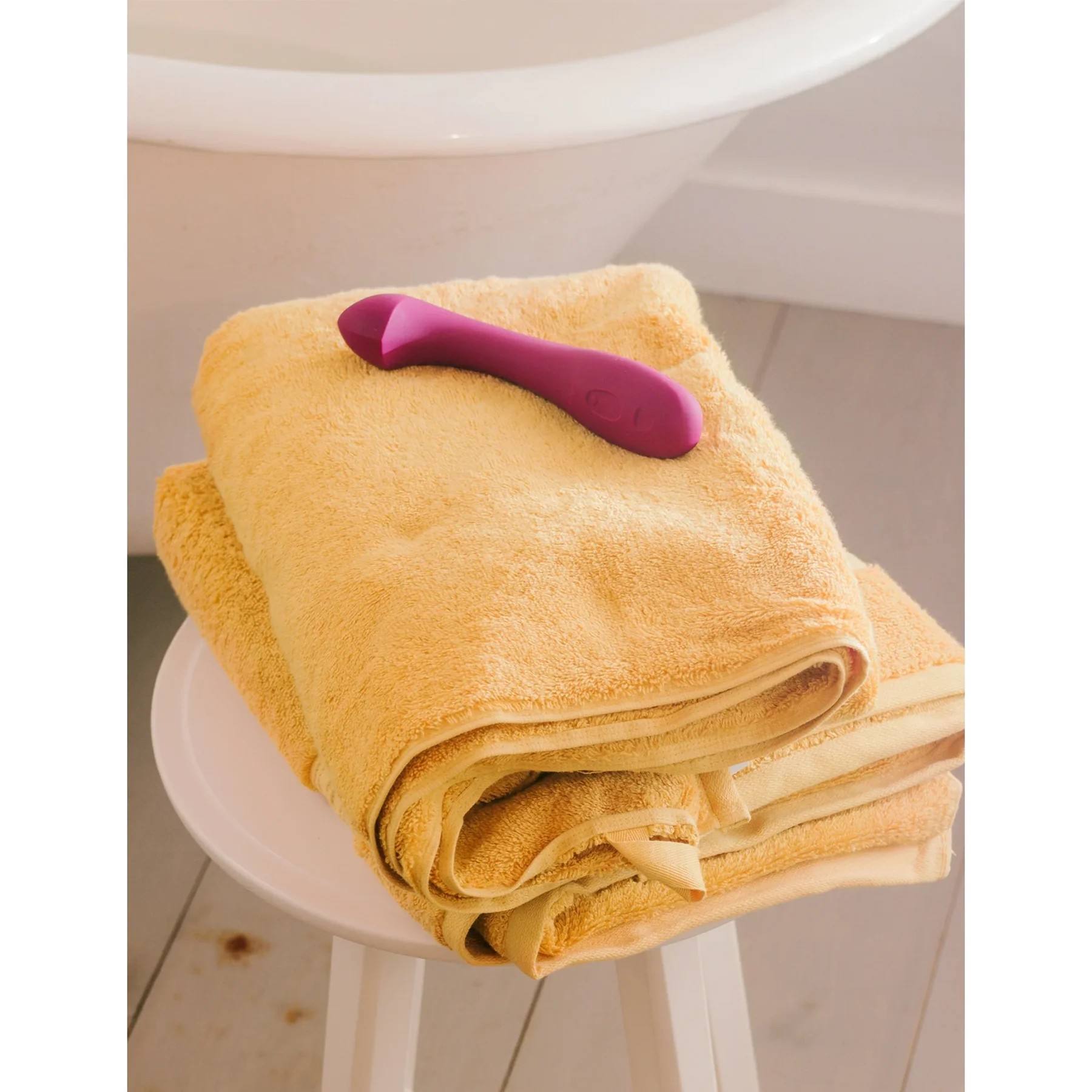 Dame Products Arc Curved Massager - Gallery 11