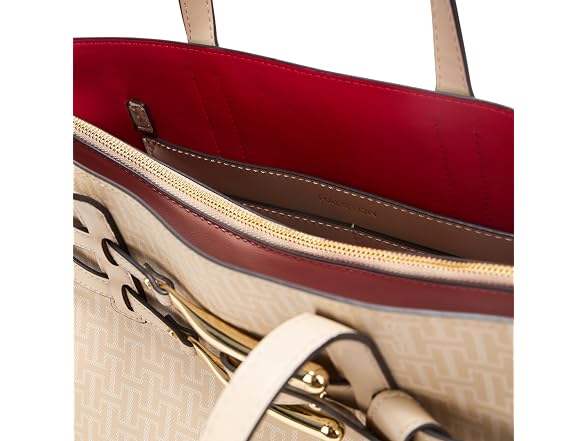 HALSTON Tasha Signature Logo Magnetic