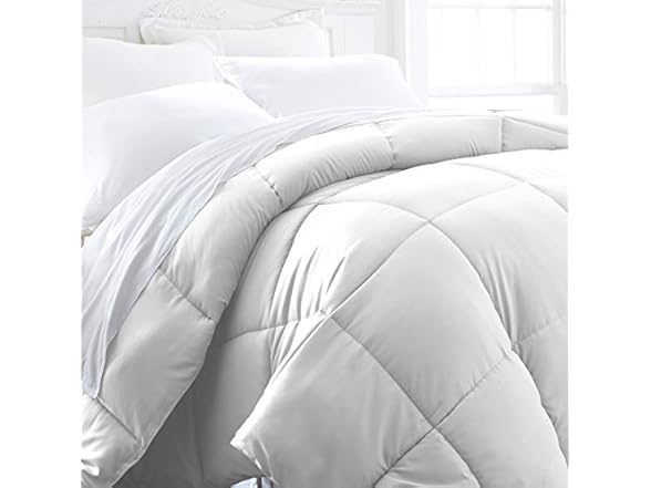ienjoy Home Full/Queen White Comforter
