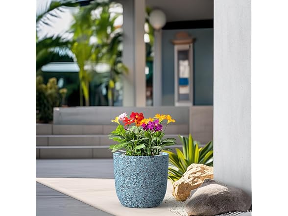 Humid Jade 16.5-Inch Concrete Planter