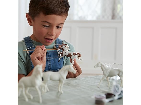 Paint & Play Glow in The Dark Horses