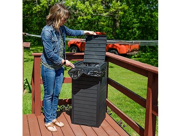 Sunnydaze Decor 39-Gal Trash Can Black