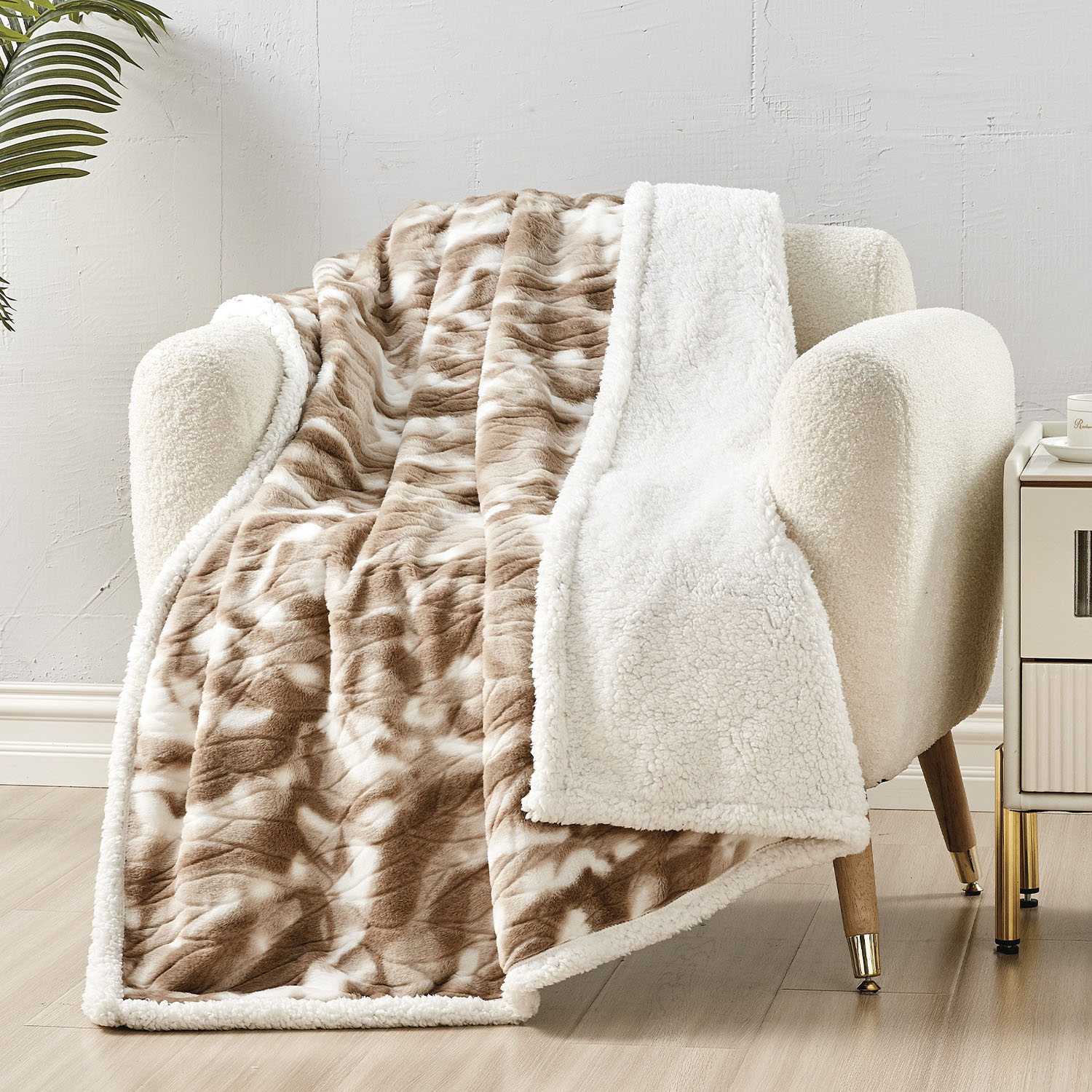 Luxury Home Alaska Micro Plush Throw - Gallery 11