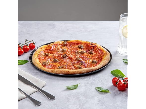 Restaurantware Met Lux 13" Pizza Pan with Pizza Cutter Bundle