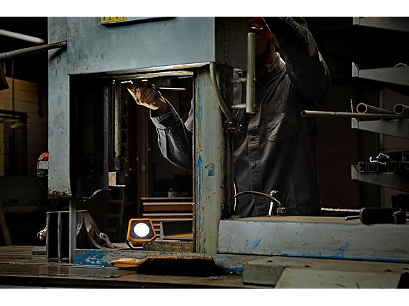 GEARWRENCH GEARWRENCH 2000 Lumens Rechargeable Shop 