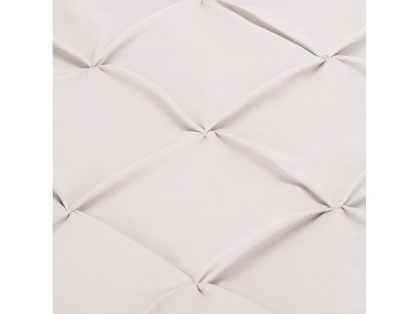AmazonBasics Pinch Pleat Comforter Set
