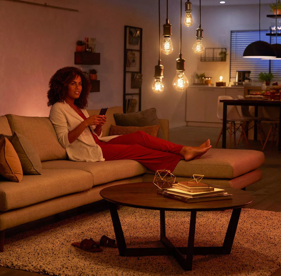 Philips Hue White Filament Globe G25 - Gallery 14