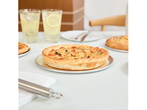 Restaurantware Aluminum Coupe Pizza Pan, 9 In, 12 Pack