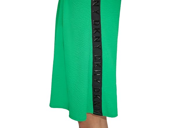 DKNY Women's (XL) Women's Sleeveless Collared Neck