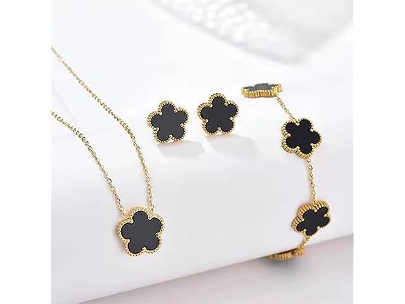 Myrnaist Black Clover Set