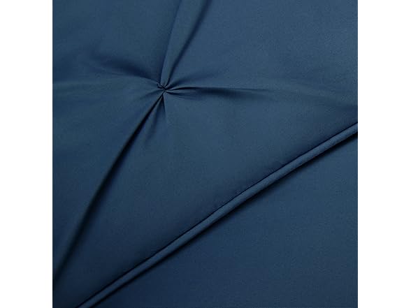 AmazonBasics Pinch Pleat Comforter Set