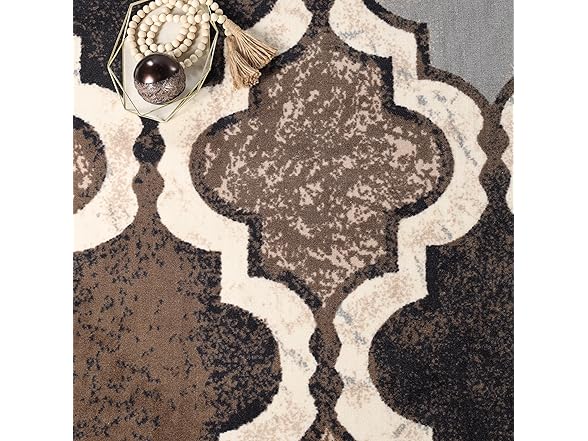 Superior Contemporary Trellis Geometric Indoor Rug (Your Choice)