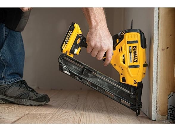 DEWALT DCN650D1 20V MAX Finish Nailer Kit