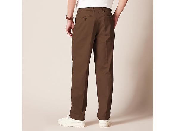 Amazon Essentials Men's Pleated Chino Pant