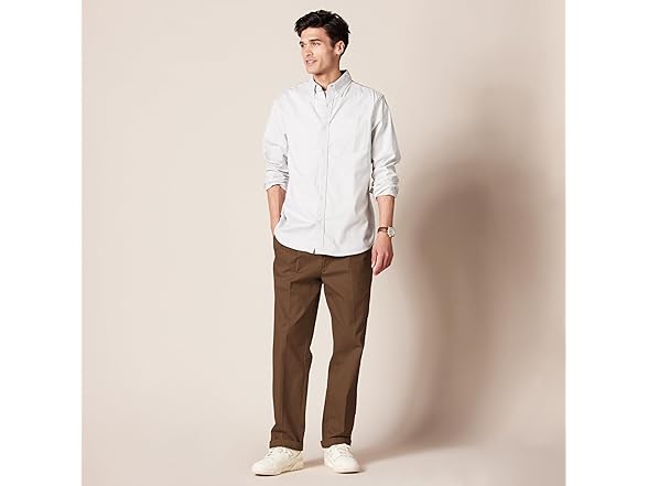 Amazon Essentials Men's Pleated Chino Pant