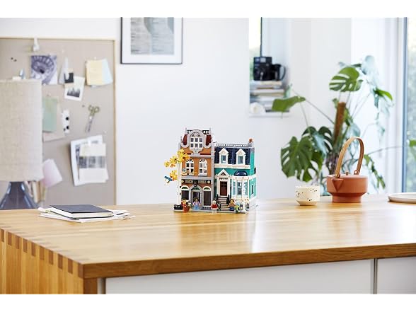 LEGO Bookshop Modular 10270