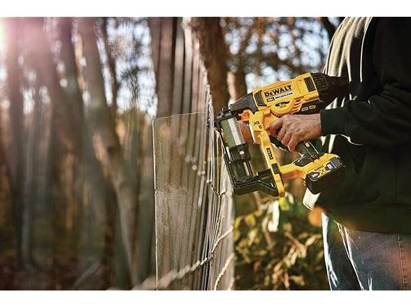 DEWALT DCFS950P2 20V MAX XR Crown Stapler Kit 9GA