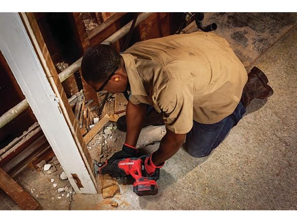 CRAFTSMAN CMCS300M1 V20 Reciprocating Saw