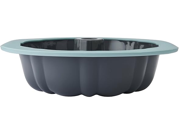 Chicago Metallic Silicone Fluted Cake Pan