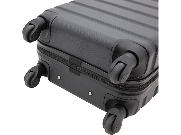 Travelers Club Harper Luggage, 22" Carry-On
