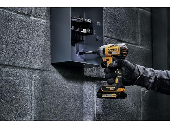 DEWALT DCF787C2 20V MAX Cordless Impact Driver Kit