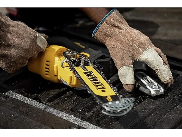 DEWALT DCCS623L1 Brushless Pruning Chainsaw Kit