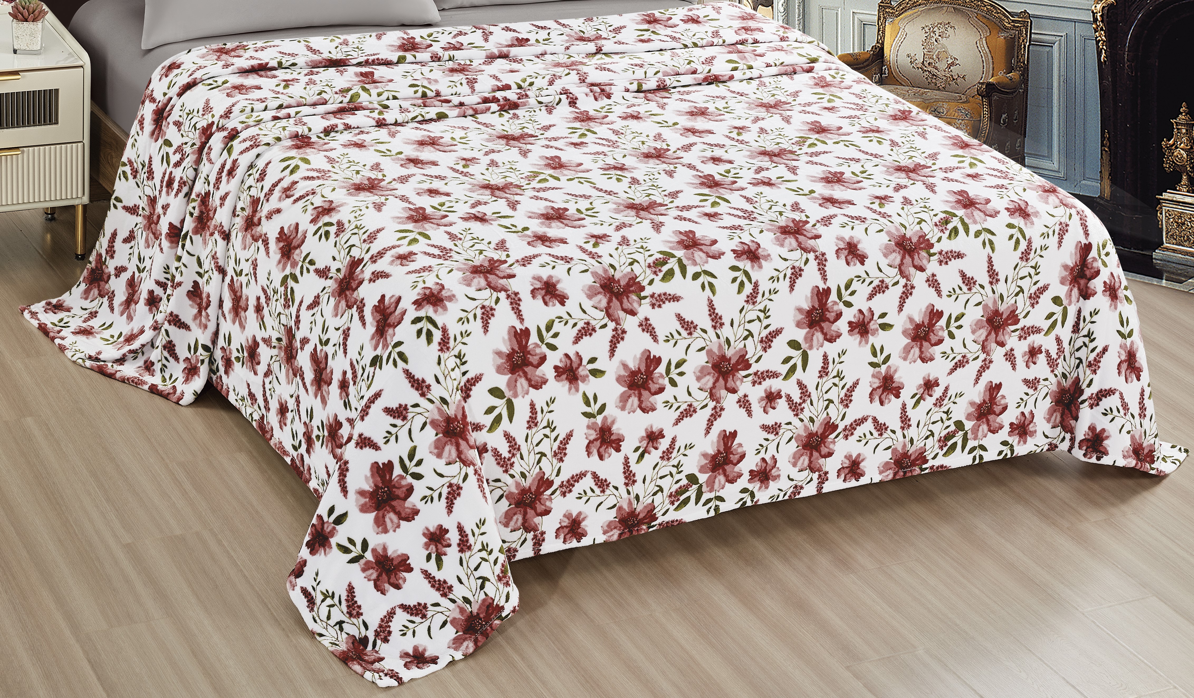 King & Queen Microplush Printed Blankets - Gallery 14