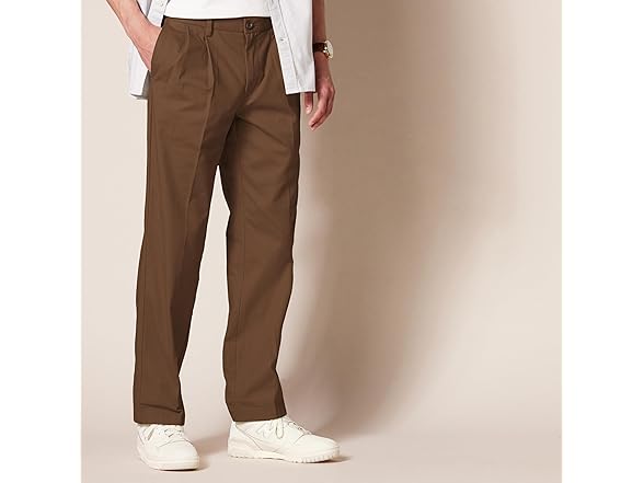 Amazon Essentials Men's Pleated Chino Pant