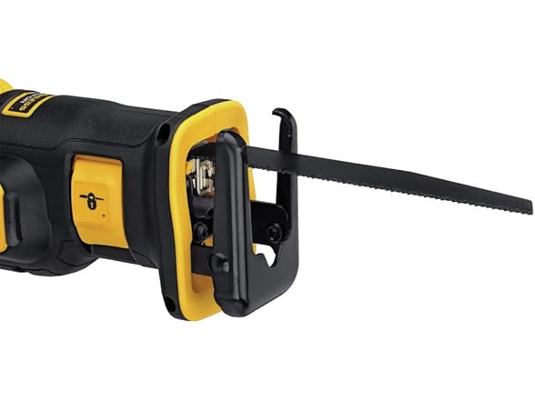 DEWALT DCS367P1 20V MAX XR Comp Recip Saw Kit