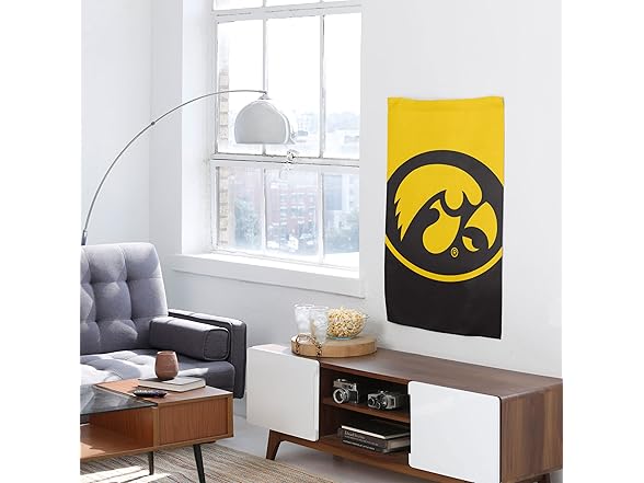 Iowa Hawks Flag 40x28 Vert