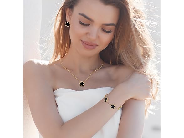 Myrnaist Black Clover Set