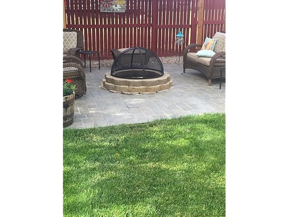 Sunnydaze 22‑Inch Round Fire Pit Spark Screen Lid