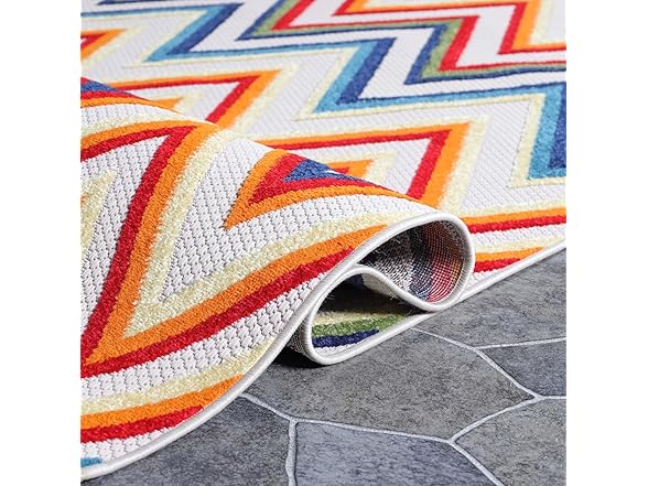 Superior Indoor/Outdoor Zig-Zag Rug