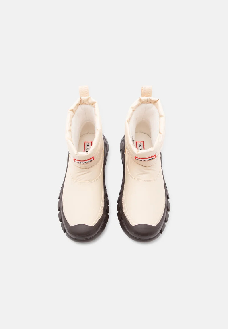 Hunter Women's Glacier Short Snow Boots (9) - Gallery 4