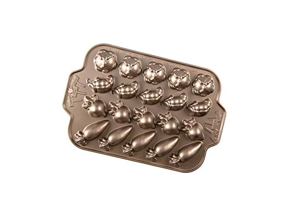 Nordic Ware Garden Patch Pan