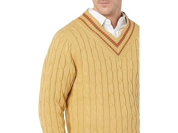 Amazon Essentials Cable V-Neck Sweater