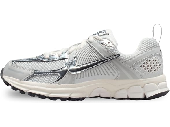 Nike Vomero 5 Big Kids' Shoes (Photon