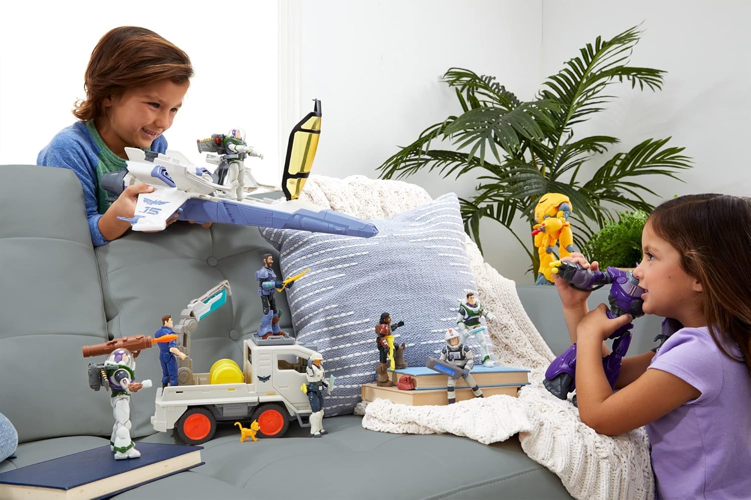 Mattel Lightyear Utility Truck - Gallery 8