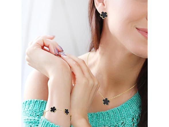 Myrnaist Black Clover Set