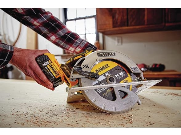 DEWALT DCS570P1 20V MAX 7-1/4-Inch Circular Saw