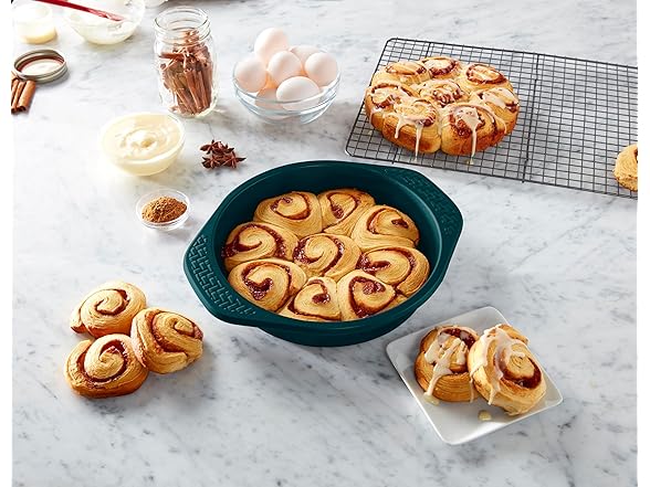 Chicago Metallic Everyday Nonstick 9" Round Cake Pan