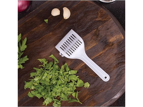 HIC’s Gourmet Rolling Fresh Herb and Kitchen Mincer