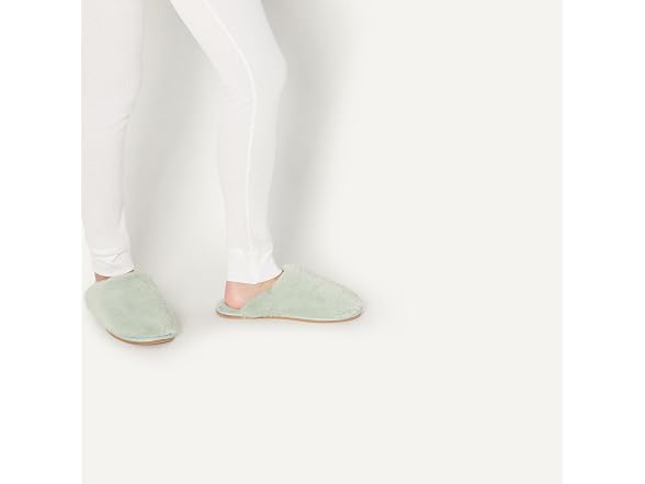Amazon Essentials Women Fuzzy Plush House Slippers