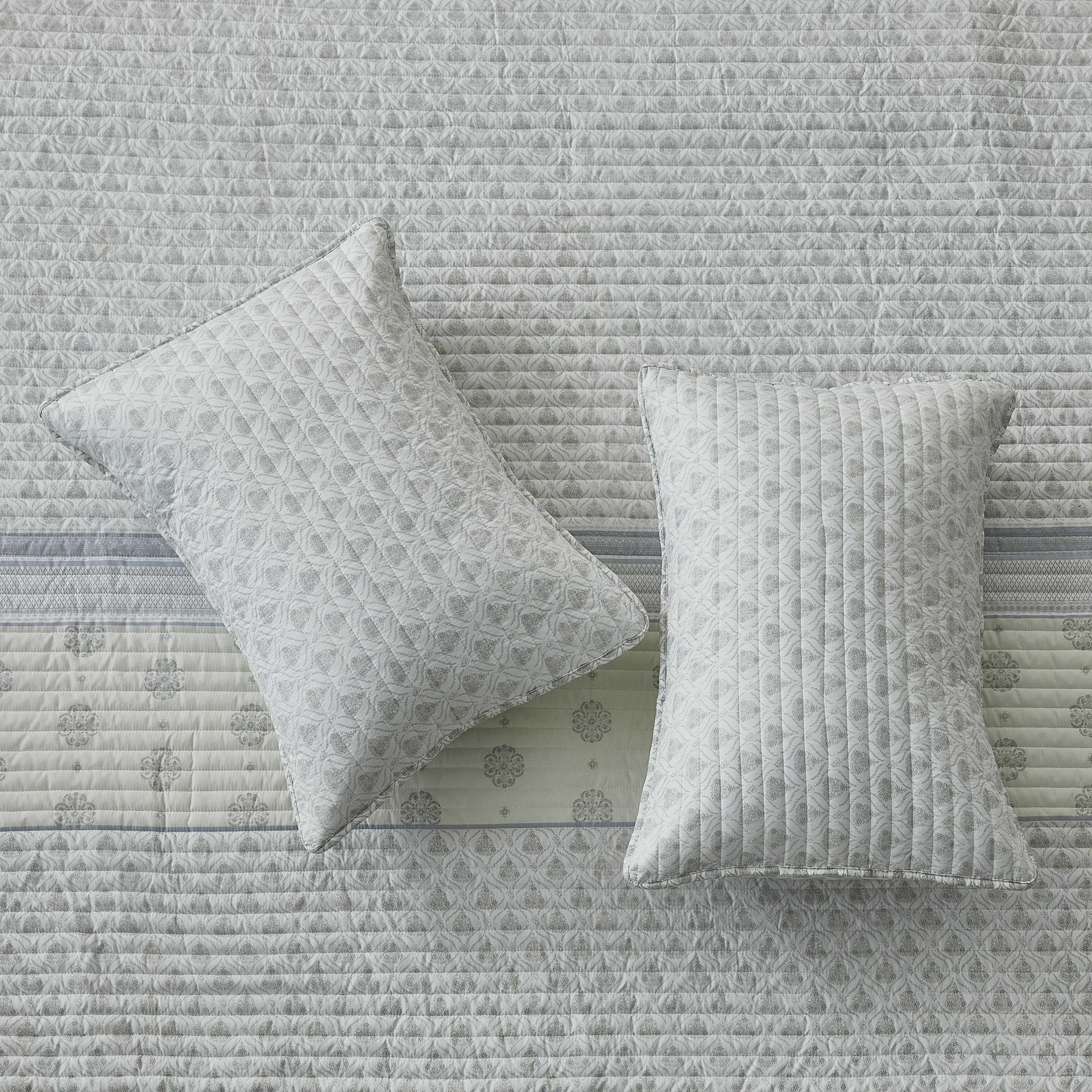 Patina Vie Vintage Floral 3Pc Quilt Set - Gallery 41